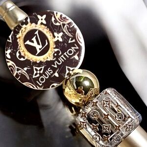 Handmade gold shaker bead pen